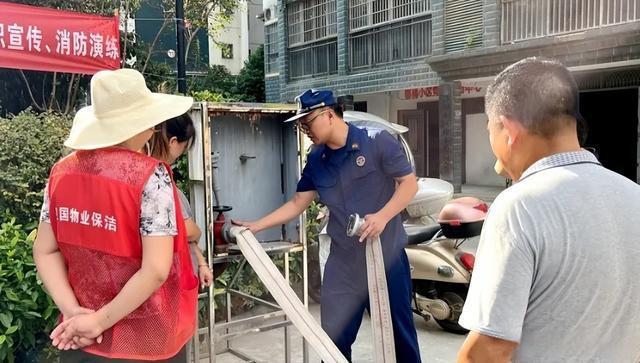 九游app：湖北咸寧：廣泛開展“國際減災(zāi)日”消防宣傳活動(圖4)