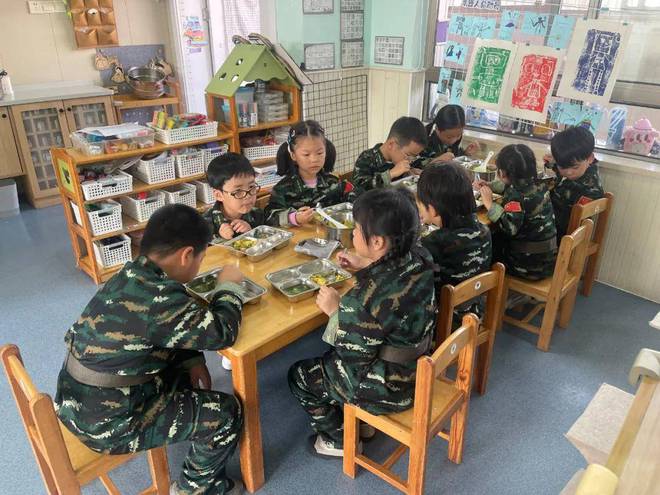 紅色潤童心 小小迷彩娃嘉興淵博慶安幼兒園2024大班學(xué)軍體驗(yàn)活動(dòng)(圖6)