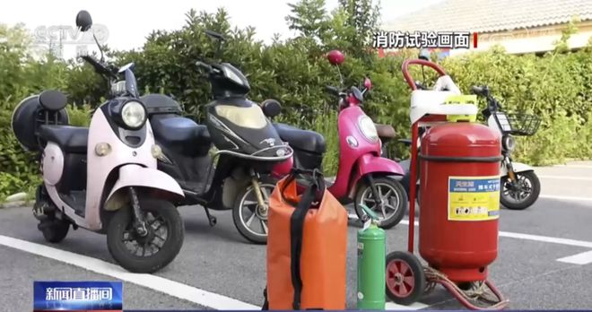 央視新聞 十多個滅火器都無法撲滅！電動自行車起火到底怎么辦→(圖3)