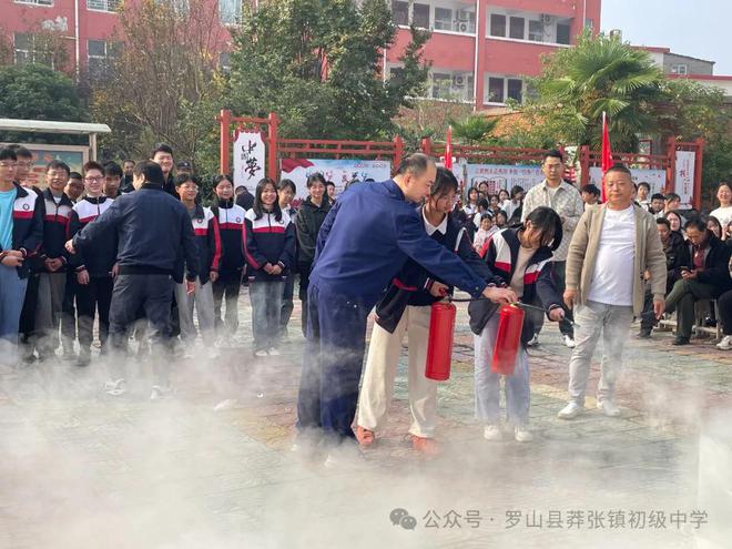 模擬演練提技能 強(qiáng)化教育鑄平安 羅山縣莽張鎮(zhèn)初級(jí)中學(xué)舉行“全市安全日”演練(圖9)