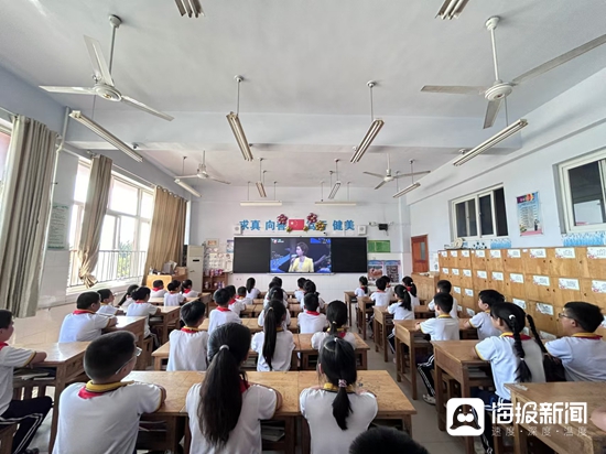經(jīng)開區(qū)消防救援大隊(duì)組織全區(qū)中小學(xué)收看2024年秋季“全國中小學(xué)消防安全公開課”網(wǎng)絡(luò)直播_大眾網(wǎng)(圖2)