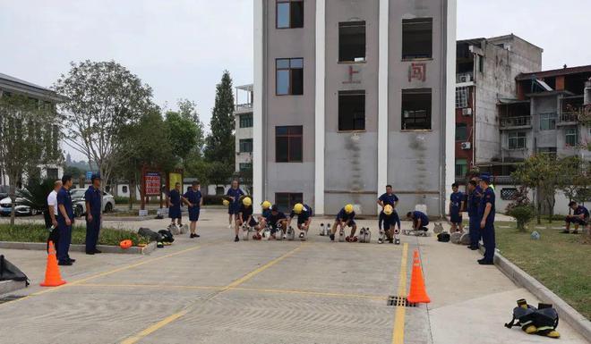 浙江政府專職消防隊伍迸發(fā)“新質戰(zhàn)斗力”專欄丨?走進麗水專職消防隊(圖6)