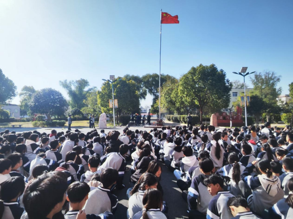 固鎮(zhèn)縣王莊中學(xué)開展2024年秋季學(xué)期消防緊急疏散演練及消防知識培訓(xùn)活動(圖1)