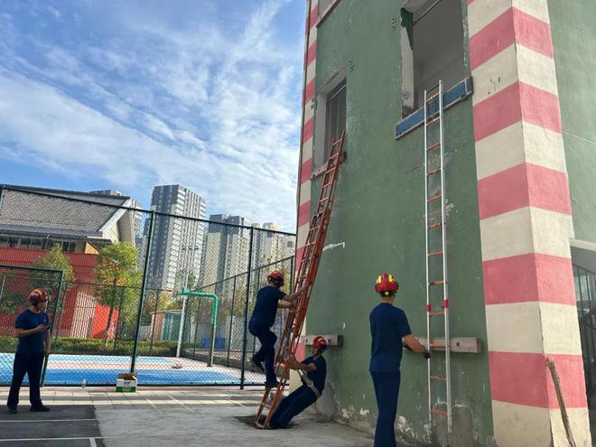 消防零距離? 揭秘“火焰藍”(圖2)
