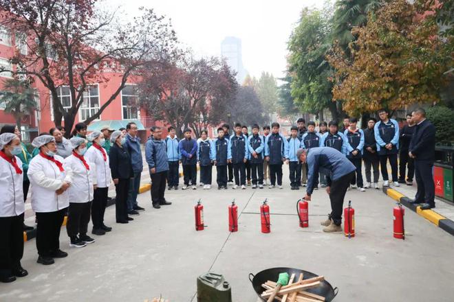 全民消防 生命至上——西安市陽光中學(xué)開展滅火器使用培訓(xùn)活動(dòng)(圖1)