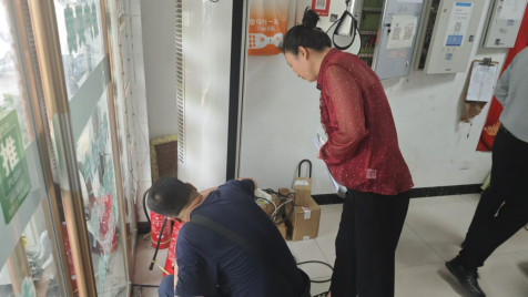 瑯琊區(qū)瑯琊街道：小區(qū)滅火器“煥新顏” 筑牢家門口“防火墻”(圖1)