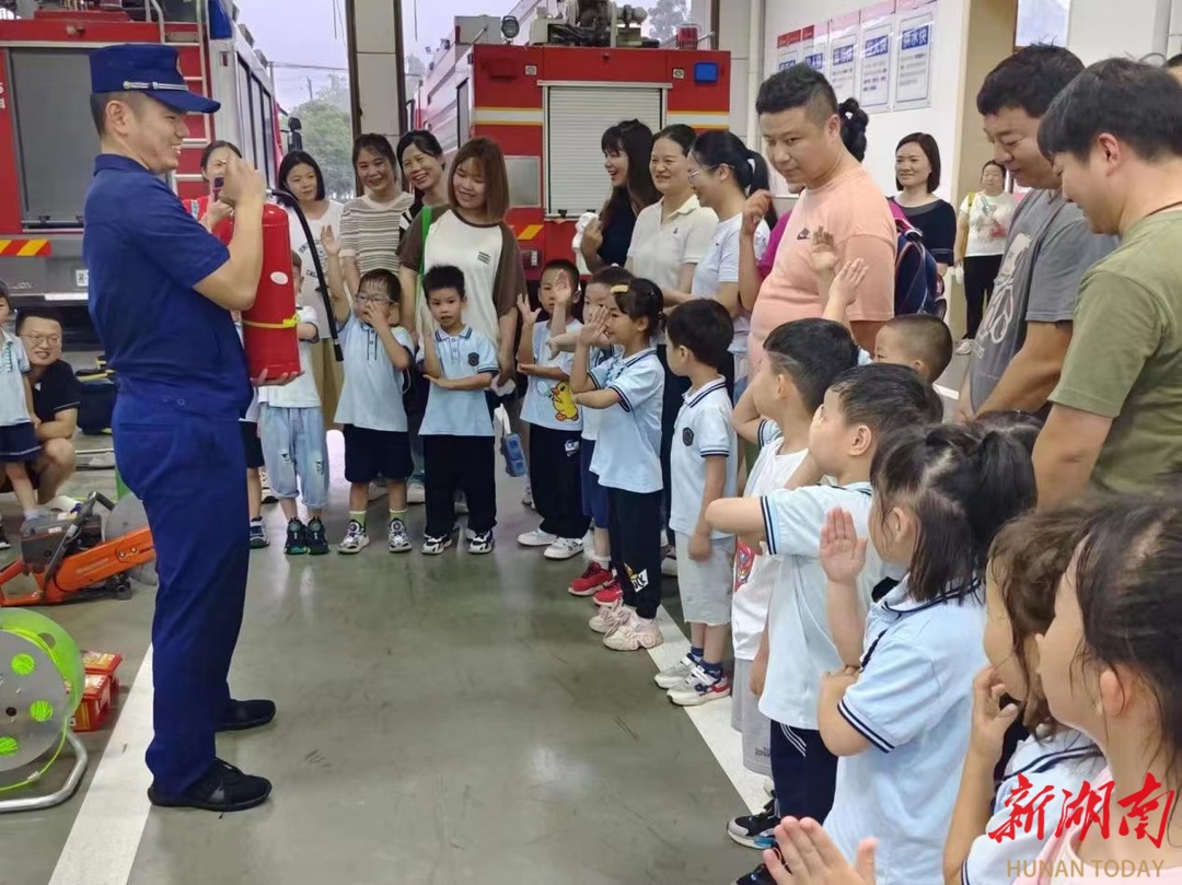 安全“童”行幼兒園萌娃學習體驗消防救援(圖1)