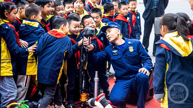 趣探消防隊一場與“火焰藍”的約定(圖1)