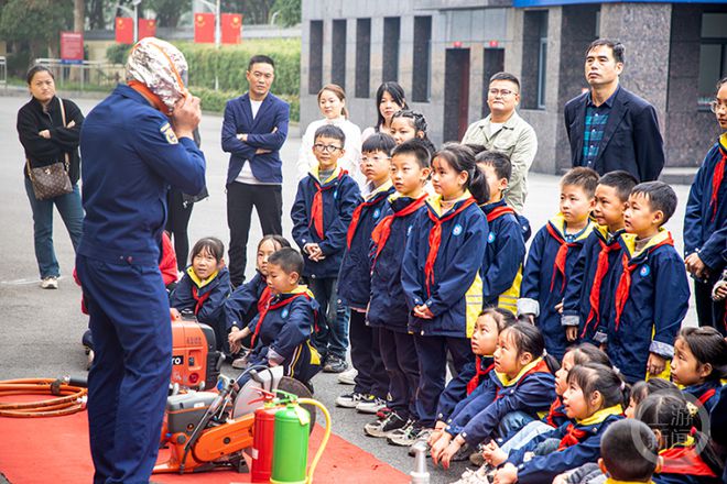 趣探消防隊一場與“火焰藍”的約定(圖2)