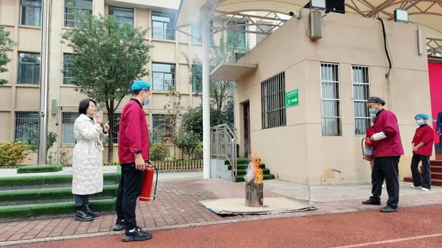 未央?yún)^(qū)大白楊小學(xué)開展2024年冬季消防安全演練(圖7)
