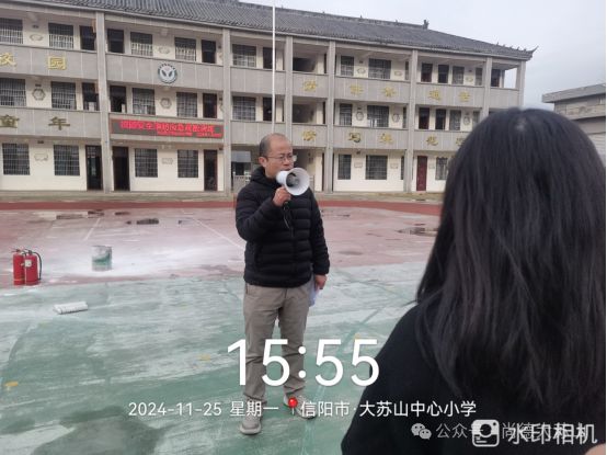 以“演”助防 防患未“燃” 光山縣大蘇山中心學(xué)校舉行消防應(yīng)急疏散演練(圖9)