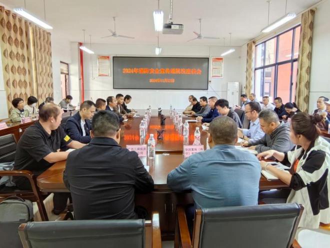 南寧市住建局率隊赴廣西安全工程職業(yè)技術(shù)學院開展消防宣傳月進院?；顒?圖2)