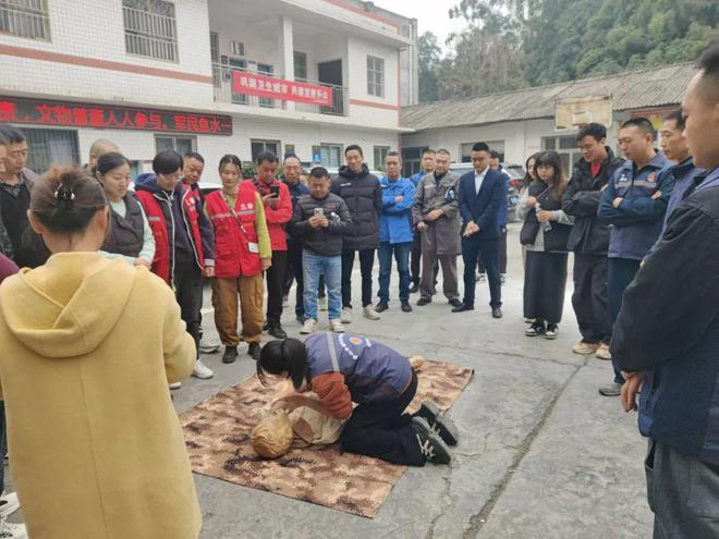 青春志愿·守護(hù)生命 應(yīng)急安全志愿服務(wù)進(jìn)社區(qū)活動（二）(圖4)