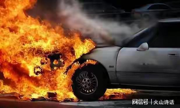 尷尬了！深圳一商城地下車庫電車著火停放新規(guī)實施還不到兩個月(圖9)