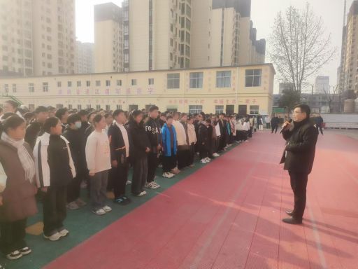 書香校園遇火情應急疏散護學童——虞城縣明德小學舉行消防應急疏散演練(圖1)