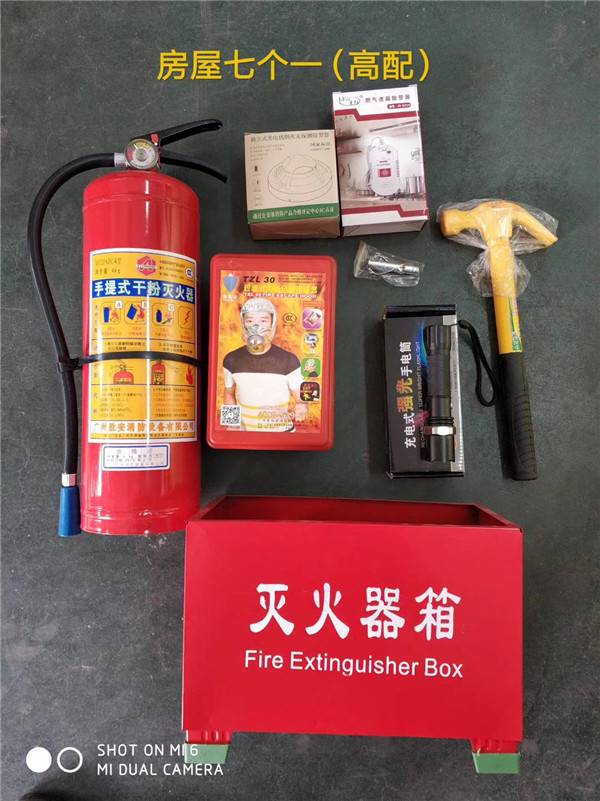 300名師生走進(jìn)消防站開(kāi)啟別樣的安全教育之旅！(圖1)