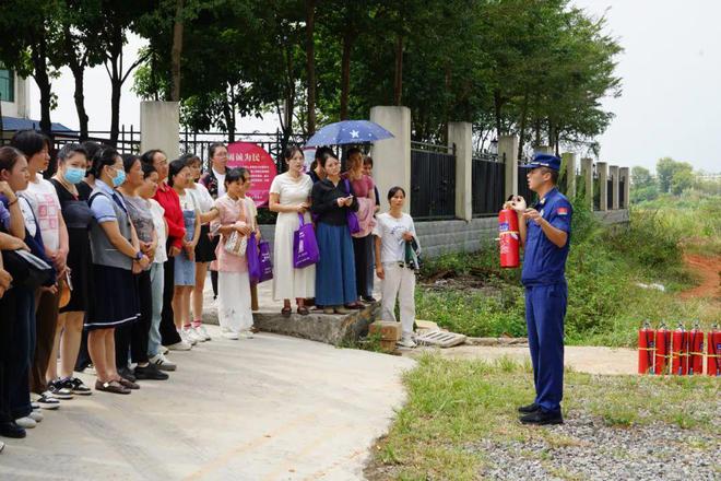 消防科普“久久為功” “請進(jìn)來+走出去”為教職工送上消防安全“大禮包”(圖2)