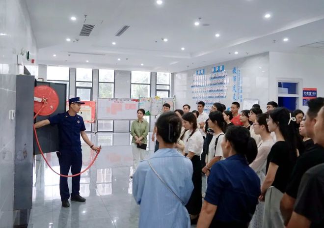 消防科普“久久為功” “請進(jìn)來+走出去”為教職工送上消防安全“大禮包”(圖5)