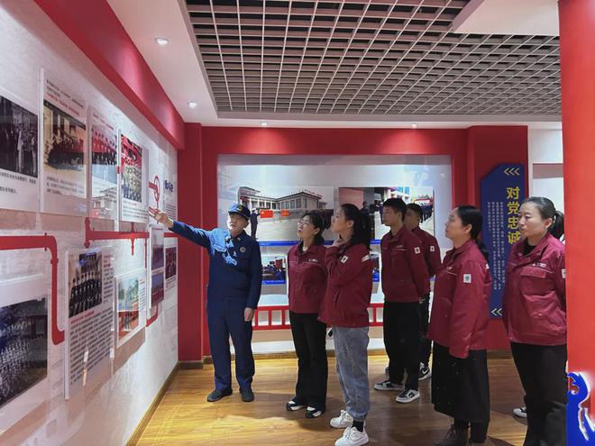 長(zhǎng)治消防開(kāi)展“全民消防、生命至上”隊(duì)站開(kāi)放日活動(dòng)(圖1)