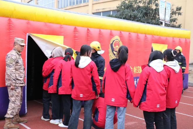護航開學季 筑牢防火線！青川消防上好消防安全“開學第一課”(圖2)