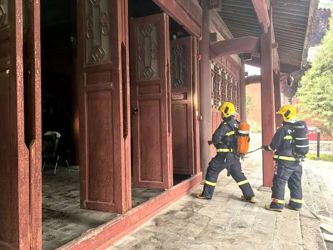 按下“安全鍵”平武消防助力企業(yè)復工復產(chǎn)(圖2)