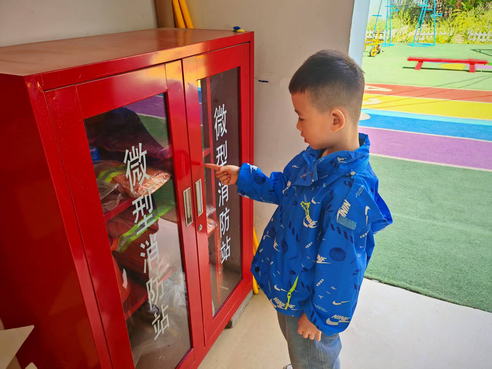 西安市灞橋區(qū)常家灣幼兒園大班開展“消防知識(shí)我知道” 活動(dòng)(圖4)