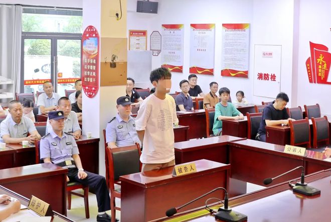 深夜事發(fā)六安一小區(qū)！擴散提醒！(圖5)
