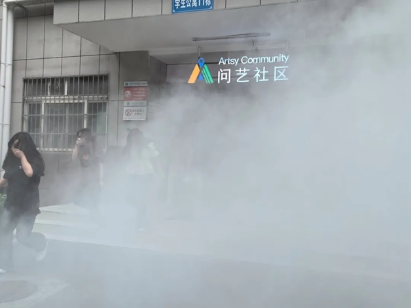小車逆行撞貨車起火后續(xù)！司機(jī)扒窗慘叫車企淪陷貨車師傅回應(yīng)(圖1)