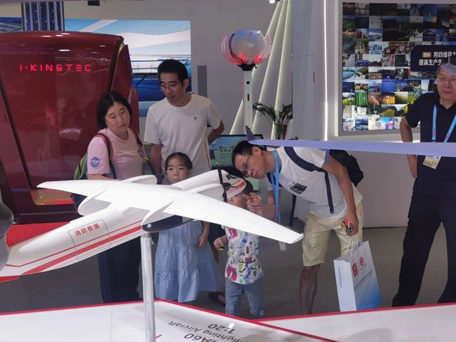 新舟60滅火機(jī)亮相2024金磚國家新工業(yè)革命展(圖3)
