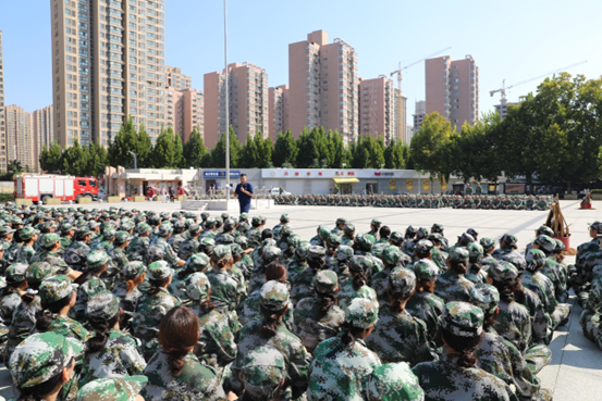 新聞背后：重慶一蛀蟲羅侖被查文學(xué)學(xué)士長得斯文卻一肚子壞水(圖1)