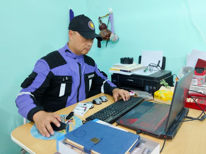 從設(shè)計(jì)師到應(yīng)急救援先鋒他用專業(yè)與熱忱守護(hù)生命安全(圖5)
