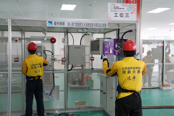 南都電源獲得實用新型專利授權(quán)：“一種儲能一體機的消防系統(tǒng)”(圖1)