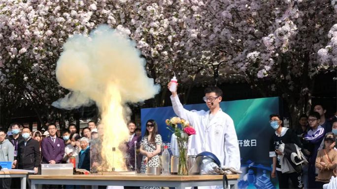 中宏網(wǎng)：收藏上百具滅火器 這位天津大學(xué)學(xué)生要做最“硬核”科普(圖1)