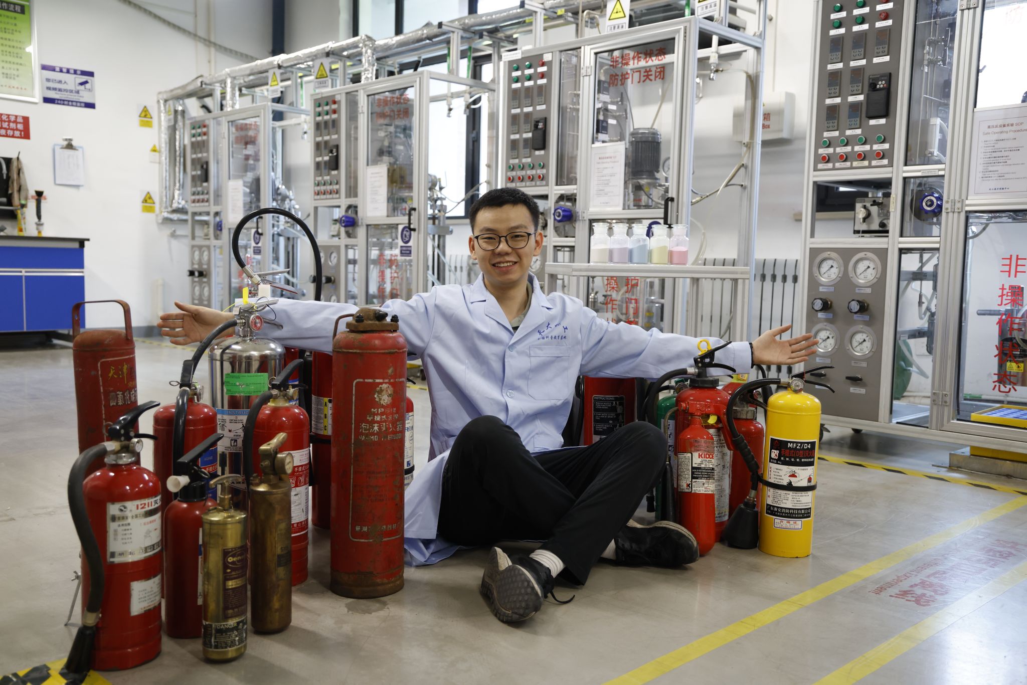 收藏上百具滅火器 這位天大學(xué)生要做最“硬核”科普(圖1)